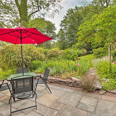 Charming Abode With Patio - Walk To Town And River!